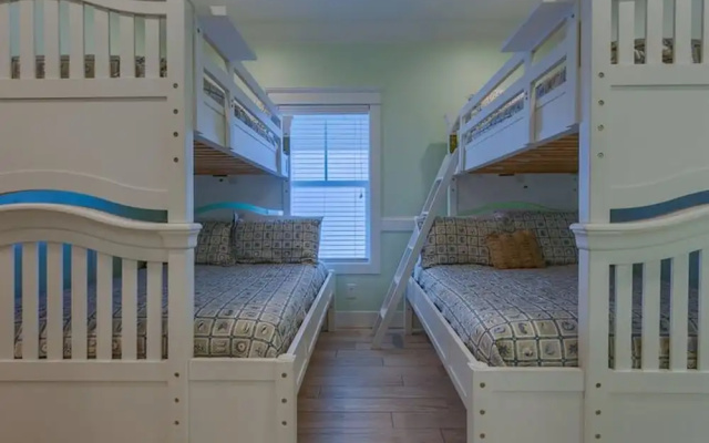 photo 4 of Emerald by Meyer Vacation Rentals