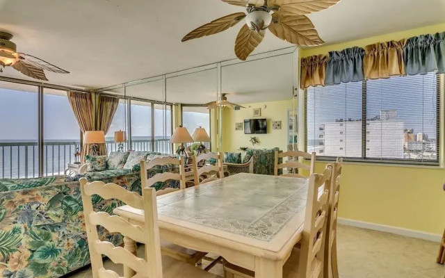 photo 2 of Emerald Cove - 7C by RedAwning