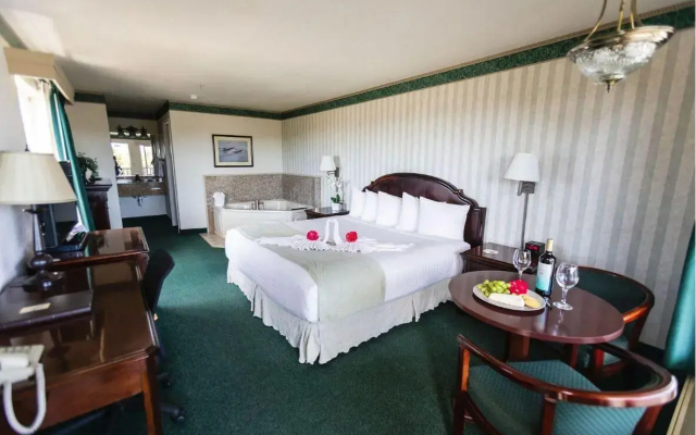 photo 5 of Emerald Dolphin Inn & Mini Golf