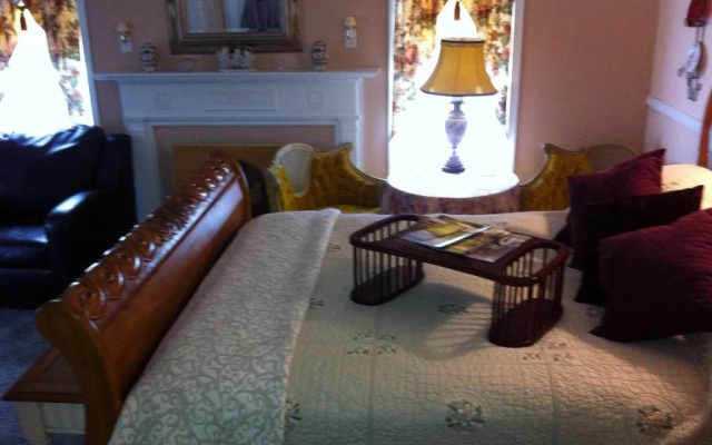 photo 2 of Emerald Necklace Inn Bed and Breakfast