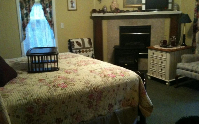 photo 3 of Emerald Necklace Inn Bed and Breakfast