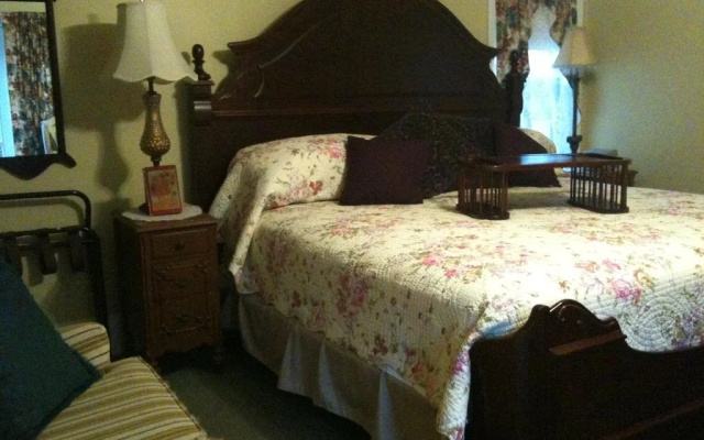 photo 5 of Emerald Necklace Inn Bed and Breakfast
