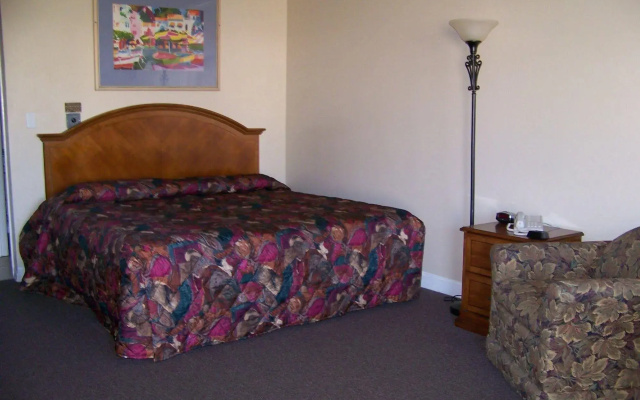 photo 4 of Emerald Sands Inn