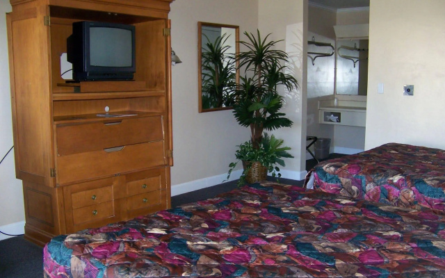 photo 5 of Emerald Sands Inn