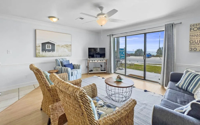 photo 3 of Emerald Shores #1001 - 1 Br Condo By Redawning