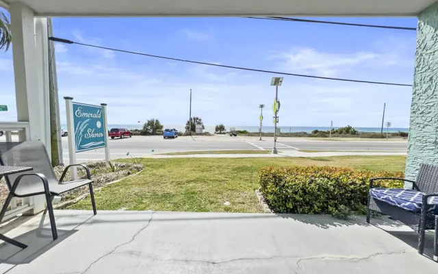 photo 5 of Emerald Shores #1001 - 1 Br Condo By Redawning