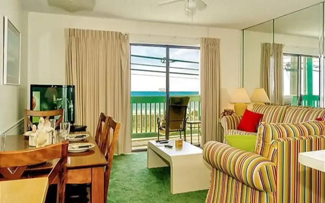 photo 3 of Emerald Shores Resort 2001 627850 by RedAwning