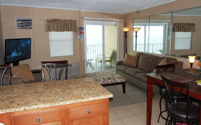 photo 2 of Emerald Skye 53