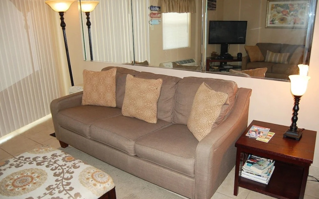photo 3 of Emerald Skye 53