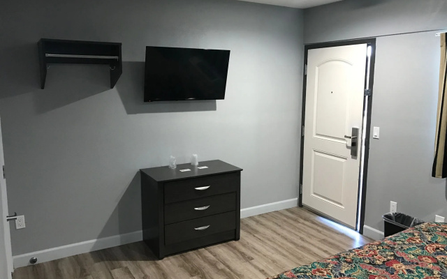 photo 5 of Empire Inn Motel