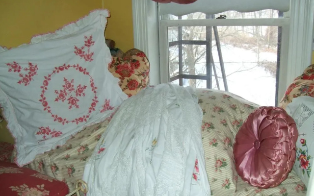 photo 5 of Enchanted Nights Bed & Bath