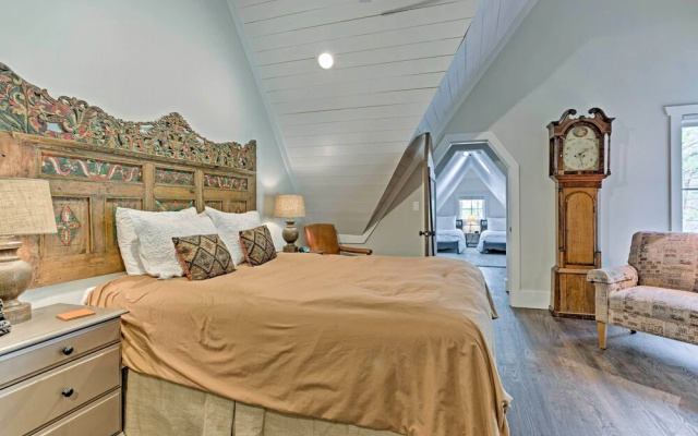 photo 2 of Enchanting Tryon Home w/ Hot Tub ~ 14 Mi to Tiec!