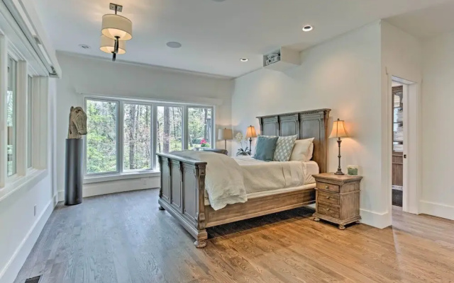 photo 3 of Enchanting Tryon Home w/ Hot Tub ~ 14 Mi to Tiec!