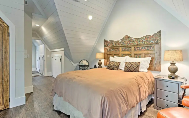 photo 4 of Enchanting Tryon Home w/ Hot Tub ~ 14 Mi to Tiec!
