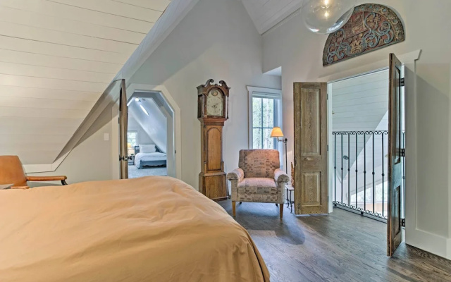 photo 5 of Enchanting Tryon Home w/ Hot Tub ~ 14 Mi to Tiec!
