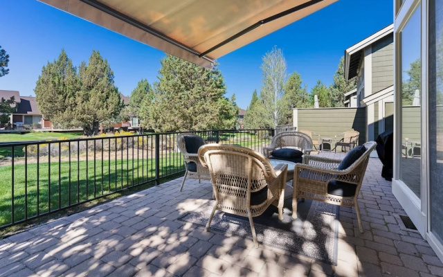 photo 4 of Enchantment At Eagle Crest 2 Bedroom Townhouse by Redawning