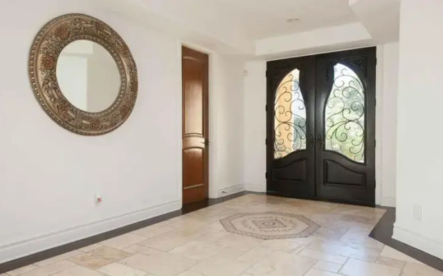 photo 4 of Encino 5 Bedroom House-Private Pool