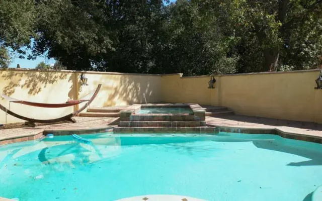 photo 5 of Encino 5 Bedroom House-Private Pool