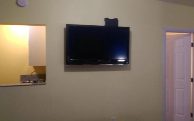 photo 2 of Encore Motel Near Marina Del Rey, Culver City & Venice