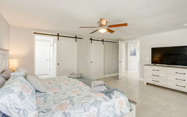 photo 4 of Englewood Vacation Rental ~ 2 Mi to Beach!