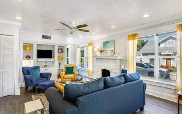 photo 2 of Enjoy a historic Florida cottage near Intracoasta