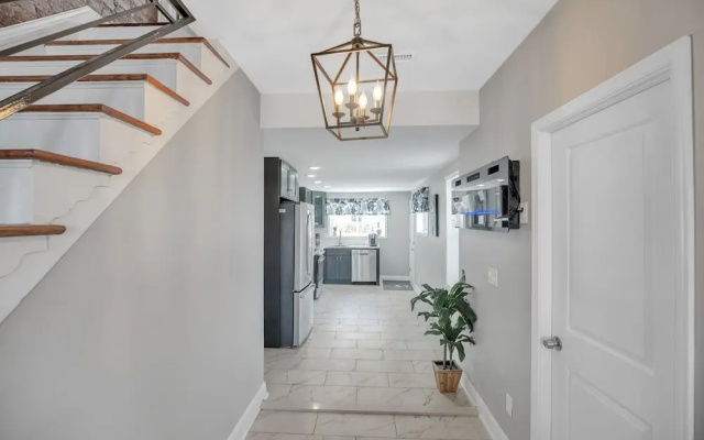 photo 2 of Enjoy Your Stay In This Amazing Location In Philadelphia! 4 Bedroom Home by RedAwning