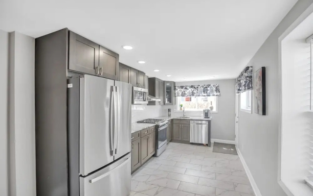 photo 4 of Enjoy Your Stay In This Amazing Location In Philadelphia! 4 Bedroom Home by RedAwning