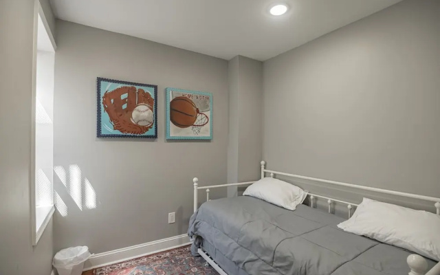 photo 5 of Enjoy Your Stay In This Amazing Location In Philadelphia! 4 Bedroom Home by RedAwning