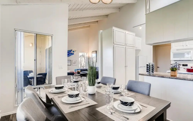 photo 3 of Escape At The Beach - Near Ritz Carlton - Private Entrance - 2BR - Fast WIFI - Free Parking! (MB2)
