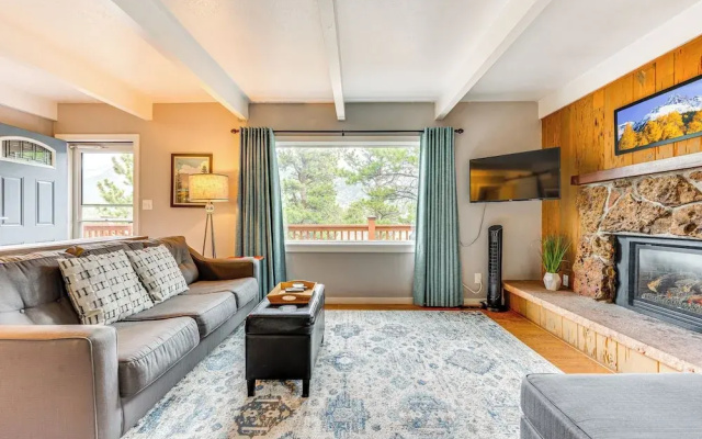 photo 5 of Estes Park Condo w/ Deck & Views ~ 3 Miles to Rmnp