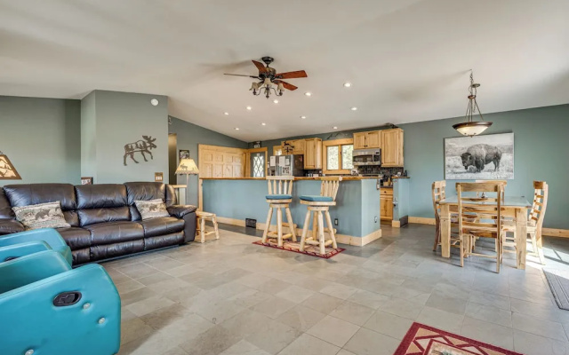 photo 2 of Estes Park Home w/ AC - 1/2 Mi to Lake & Downtown!