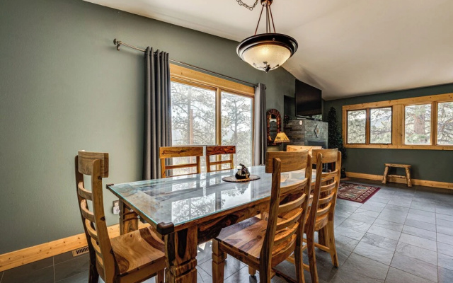 photo 3 of Estes Park Home w/ AC - 1/2 Mi to Lake & Downtown!