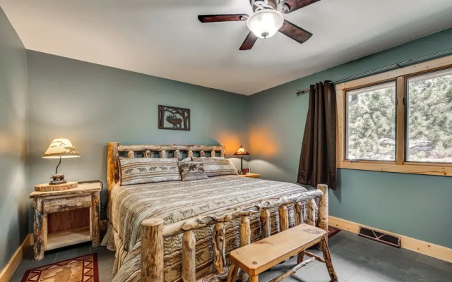 photo 4 of Estes Park Home w/ AC - 1/2 Mi to Lake & Downtown!
