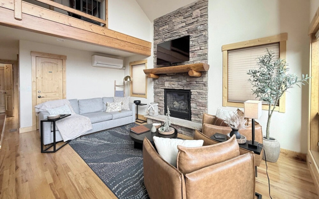photo 2 of Updated & Spacious Lodge in Heart of Estes Park!