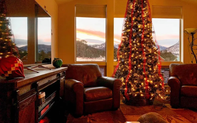 photo 2 of Estes Park Mountain-view Retreat: 3 Miles to Rmnp!