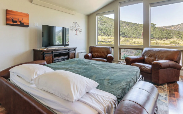photo 4 of Estes Park Mountain-view Retreat: 3 Miles to Rmnp!