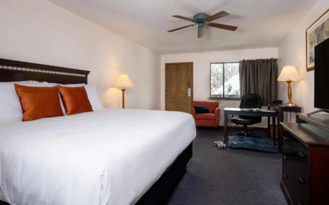 photo 3 of Estes Village Inn