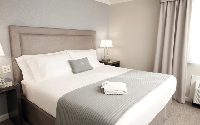 photo 2 of Ethan Allen Hotel