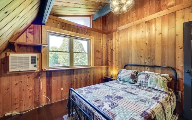 photo 4 of Eureka Springs Rental Cabin 8 Mi to Downtown!