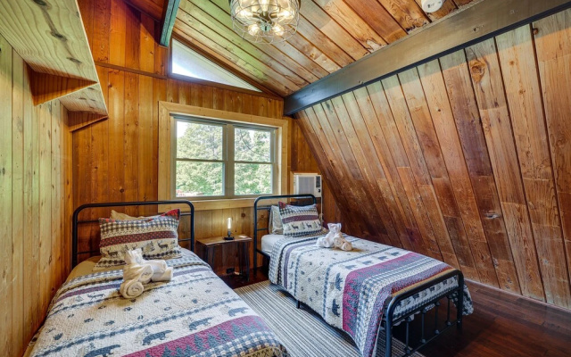 photo 5 of Eureka Springs Rental Cabin 8 Mi to Downtown!