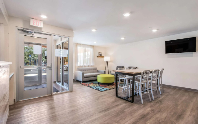 photo 2 of WoodSpring Suites Doral Miami Airport