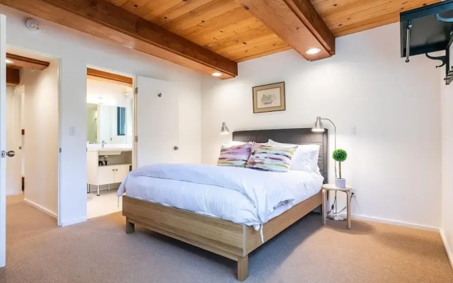 photo 3 of European-style Trapper Mc Nutt Private Home 5 Bedrooms 4 Bathrooms Hom