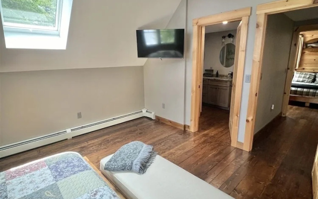 photo 5 of Eva's Place Limit 7 4 Bedroom Home