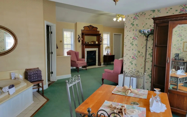 photo 3 of Evening Shade Inn