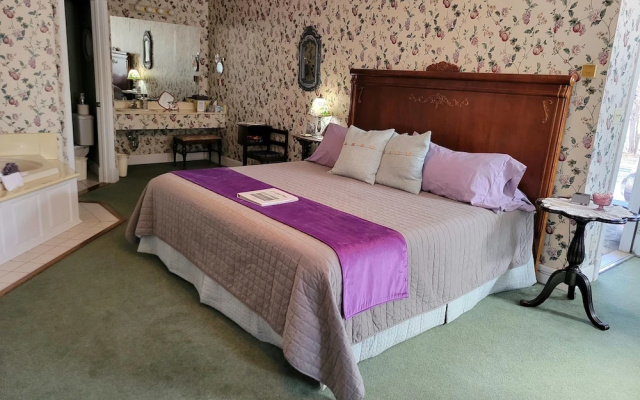 photo 5 of Evening Shade Inn