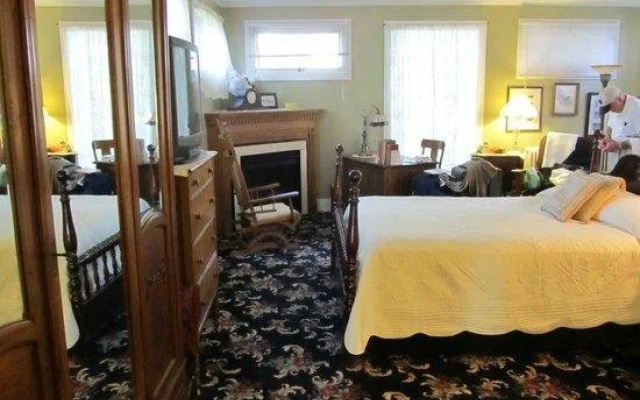 photo 2 of Everest Inn Bed and Breakfast