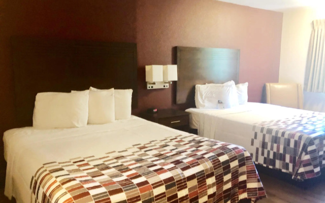 photo 3 of Evergreen Inn & Suites Portland Airport