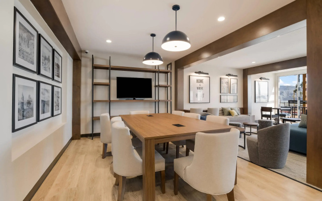 photo 3 of Everhome Suites Corona