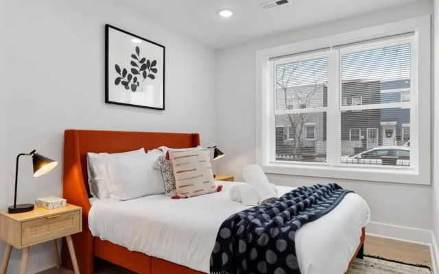 photo 2 of Excellent 2-br Condo in Hip Area of DC