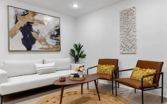 photo 4 of Excellent 2-br Condo in Hip Area of DC
